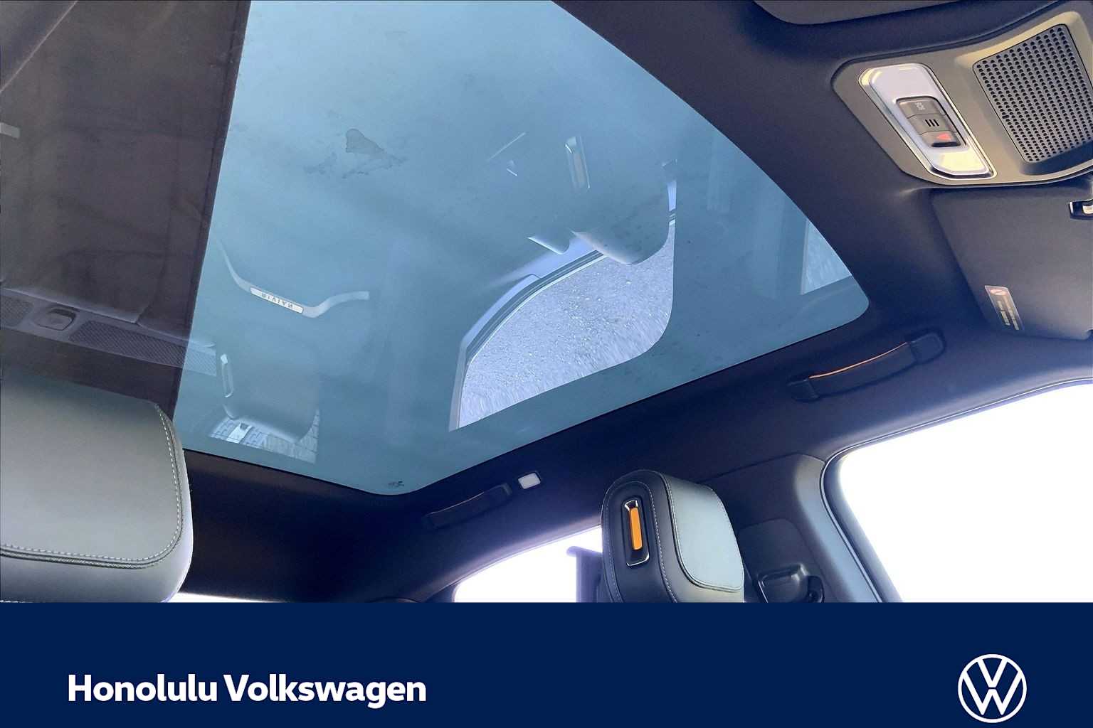 Thumbnail: 2026 Rivian R1T - 30