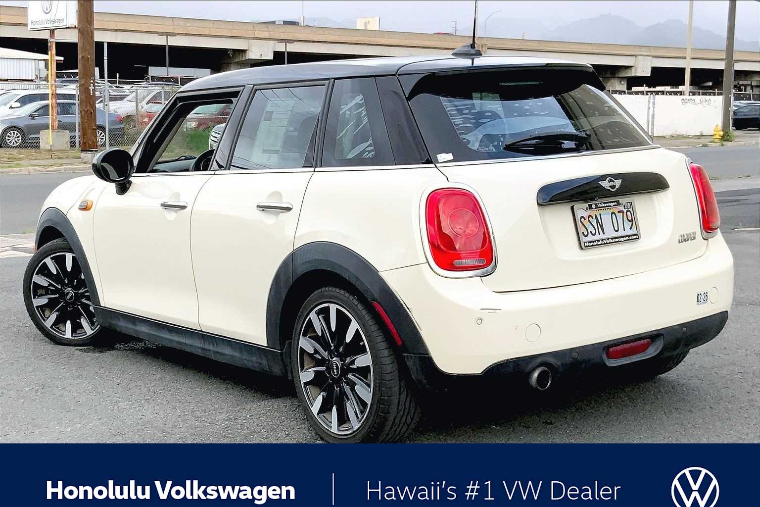 Thumbnail: 2017 MINI Cooper Hardtop - 4