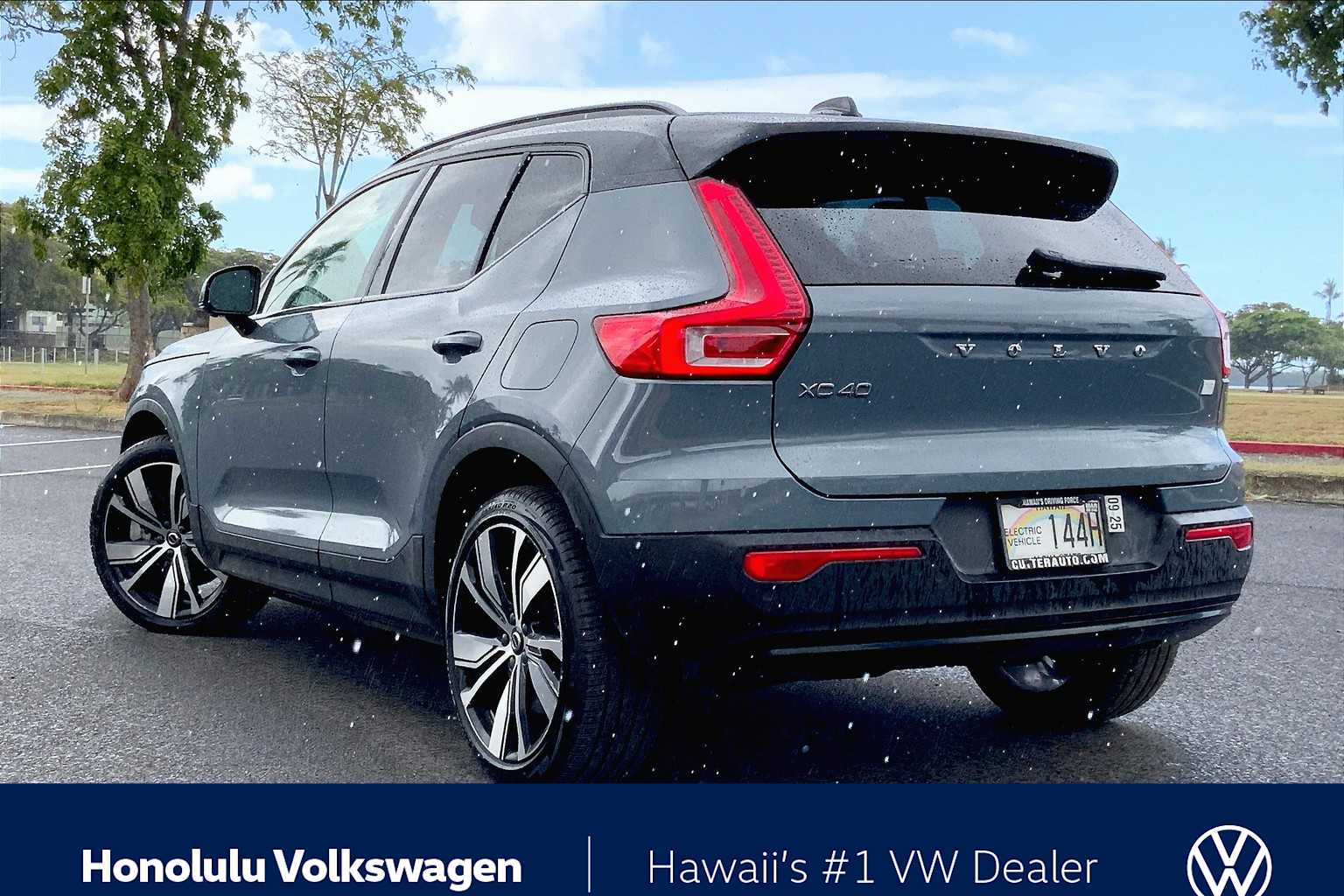 2022 Volvo XC40 Recharge Twin Plus photo 2