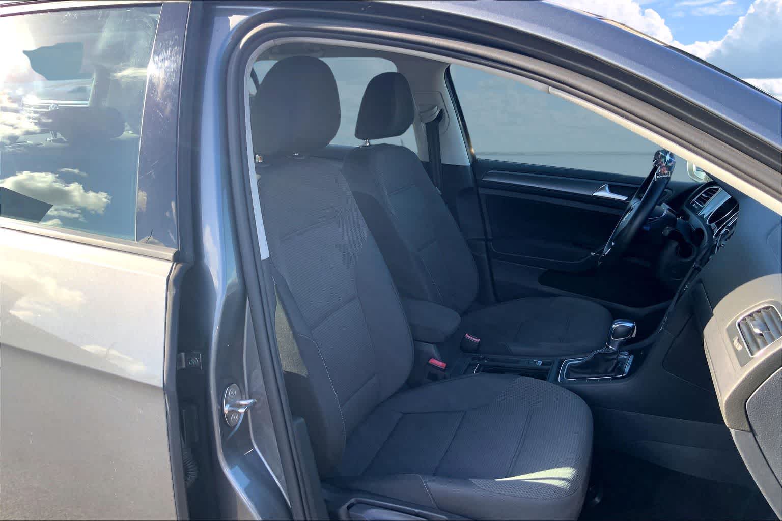 2019 Volkswagen e-Golf e-Golf SE - Photo 13