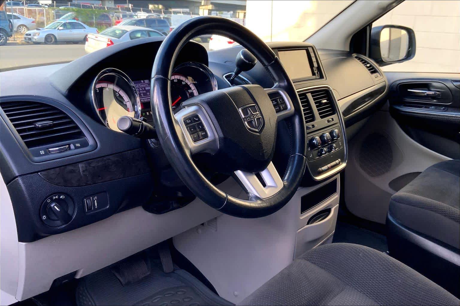 Thumbnail: 2019 Dodge Grand Caravan - 2