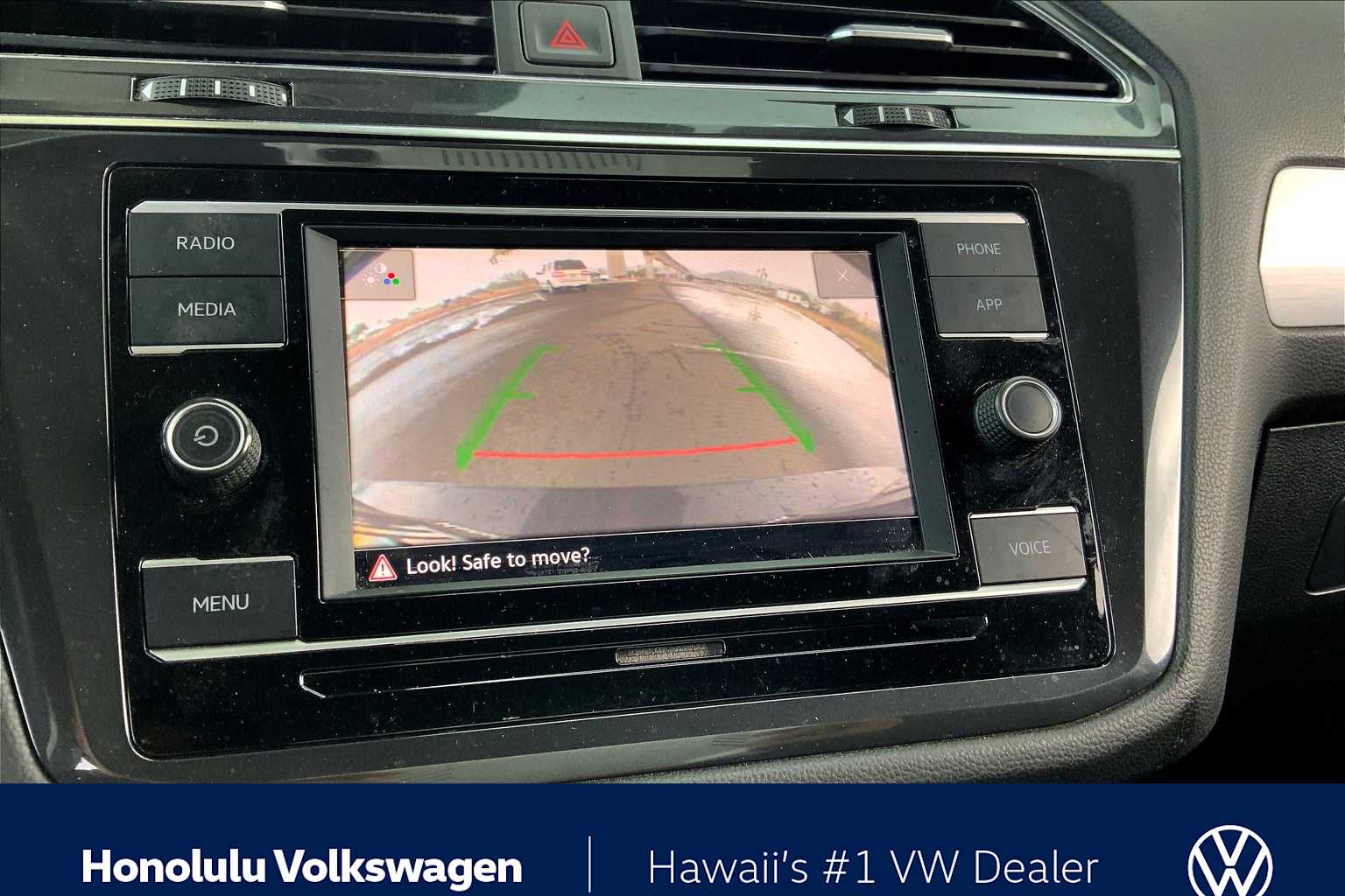 Thumbnail: 2021 Volkswagen Tiguan - 25