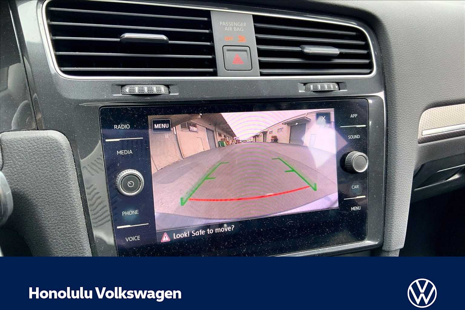 Thumbnail: 2019 Volkswagen Golf - 25