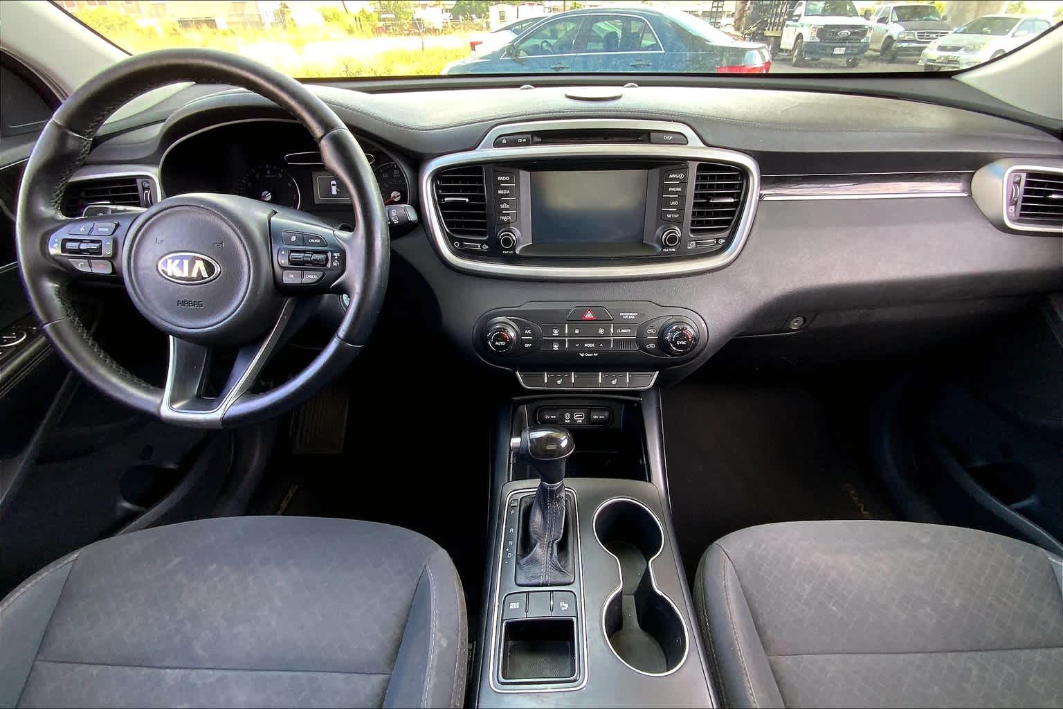 Thumbnail: 2017 Kia Sorento - 9