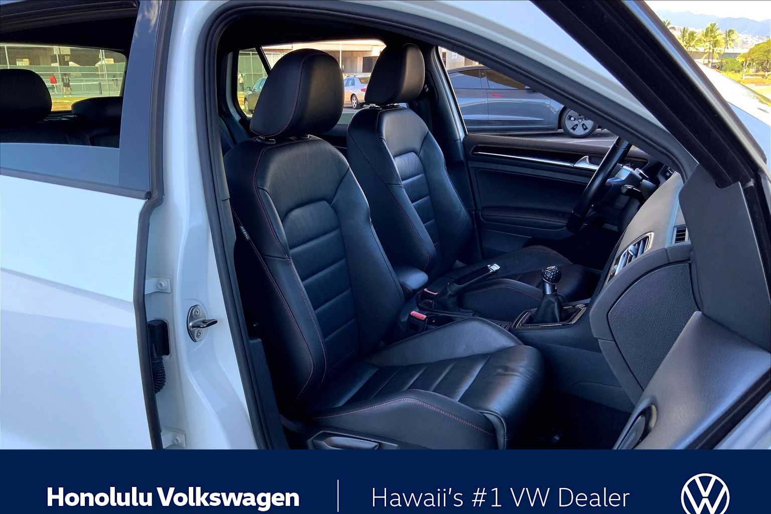 Thumbnail: 2017 Volkswagen Golf - 12