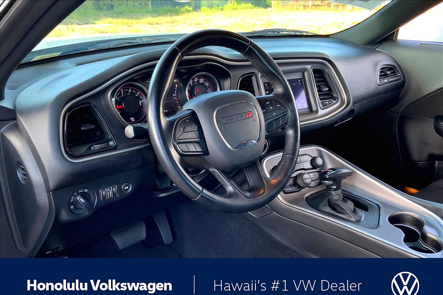 2022 Dodge Challenger SXT photo 2