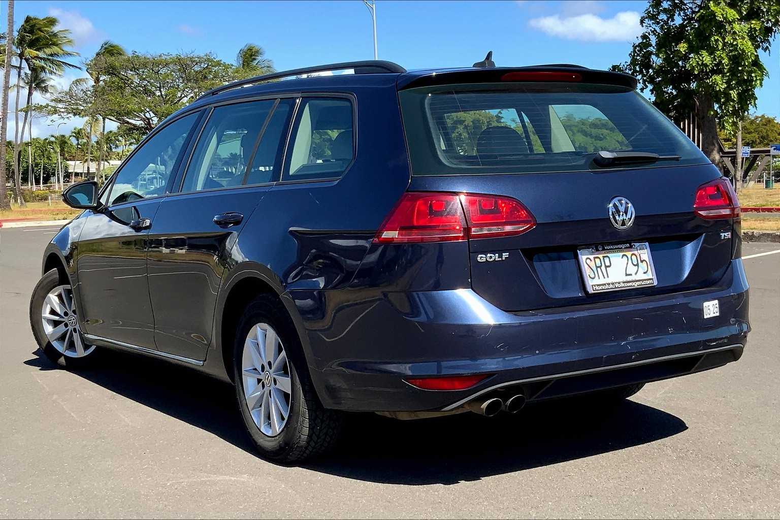 Thumbnail: 2015 Volkswagen e-Golf - 4