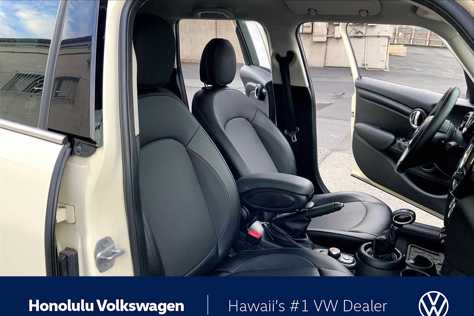 Thumbnail: 2017 MINI Cooper Hardtop - 12