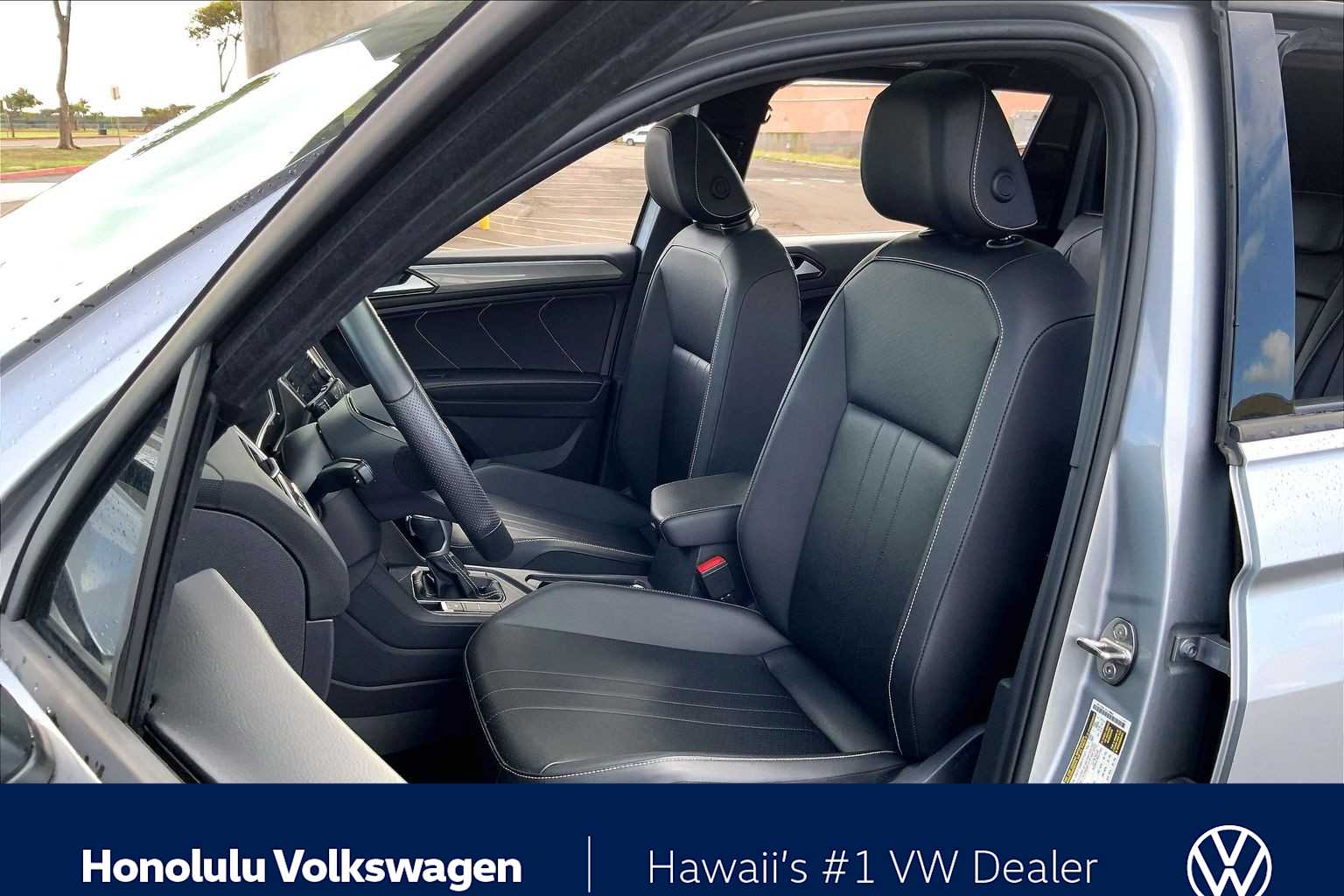 Thumbnail: 2022 Volkswagen Tiguan - 10