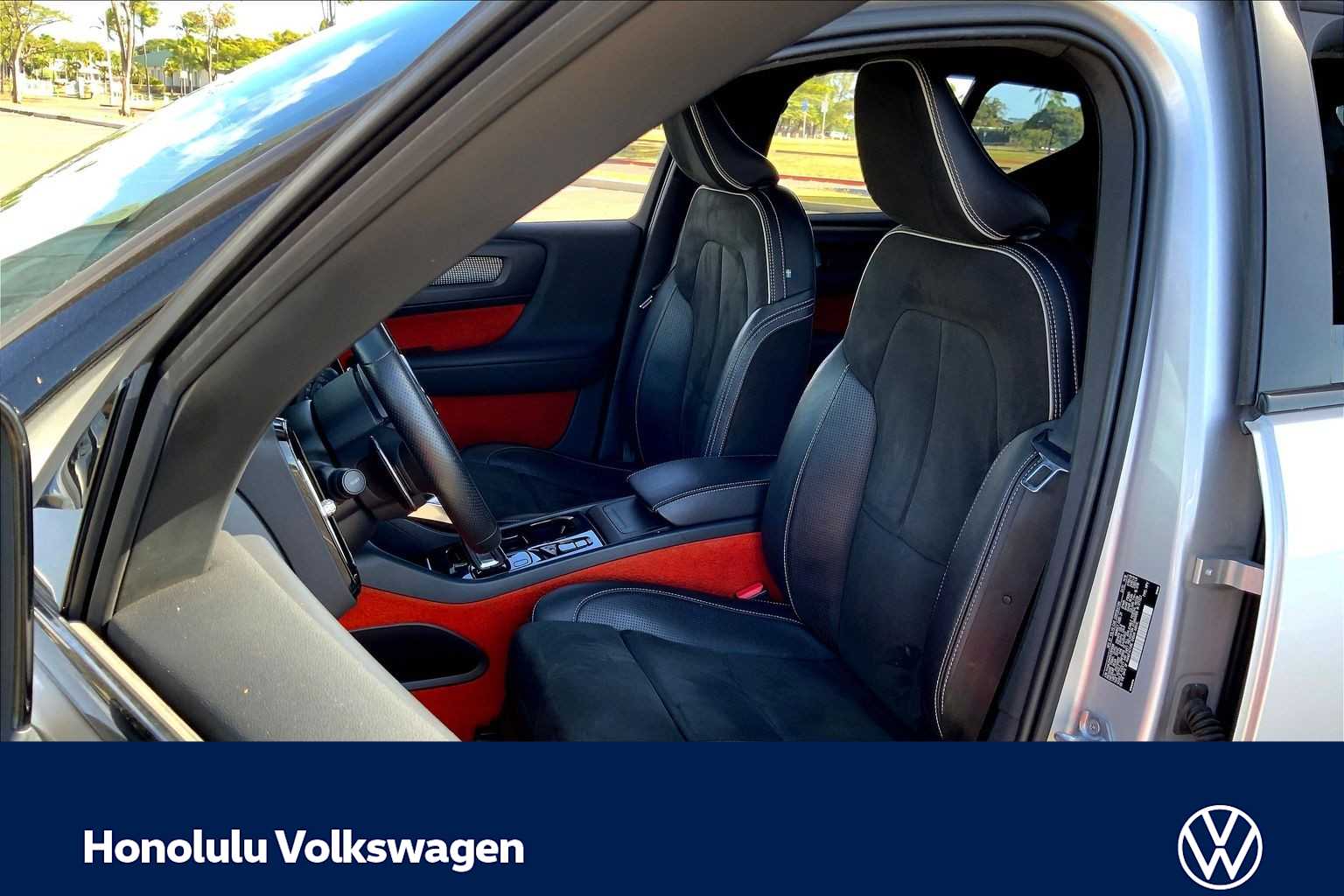 Thumbnail: 2019 Volvo XC40 - 10