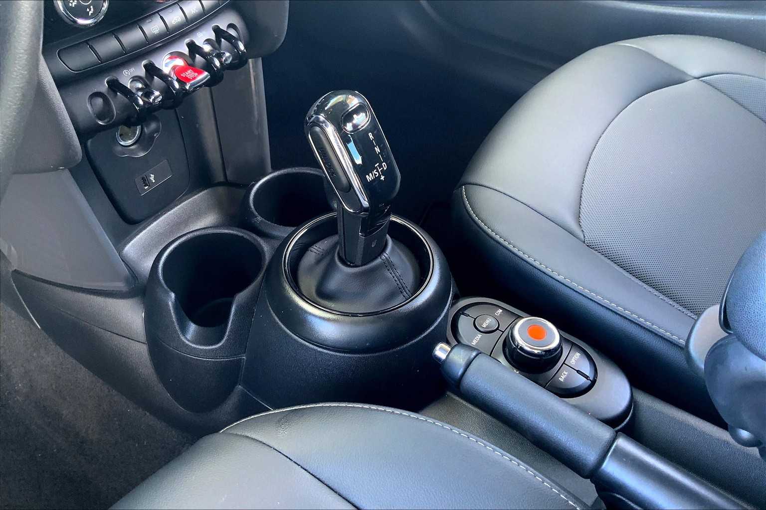 Thumbnail: 2022 MINI Cooper Hardtop - 14