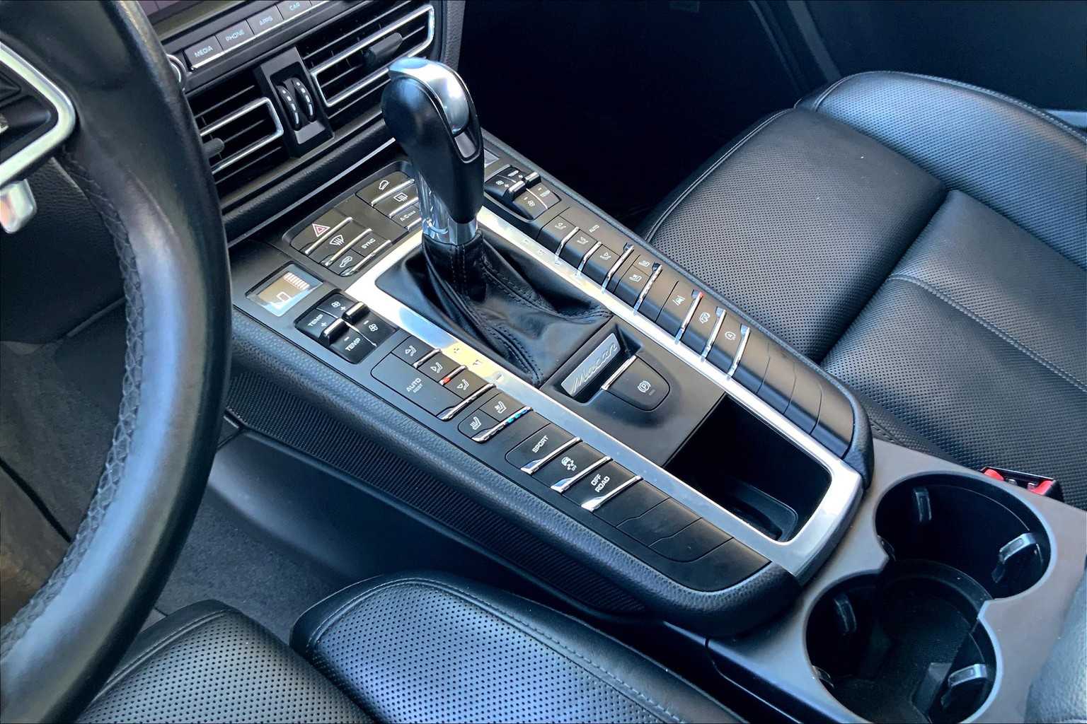 2020 Porsche Macan  15