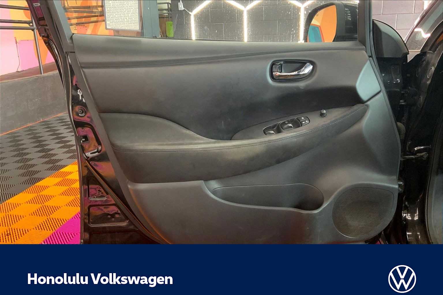 Thumbnail: 2013 Nissan Leaf - 25