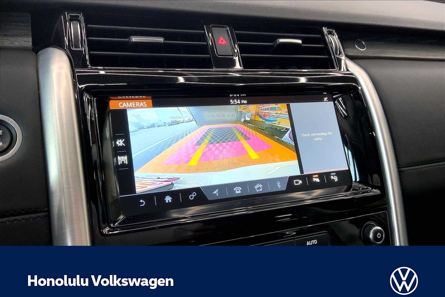 Thumbnail: 2020 Land Rover Discovery - 26