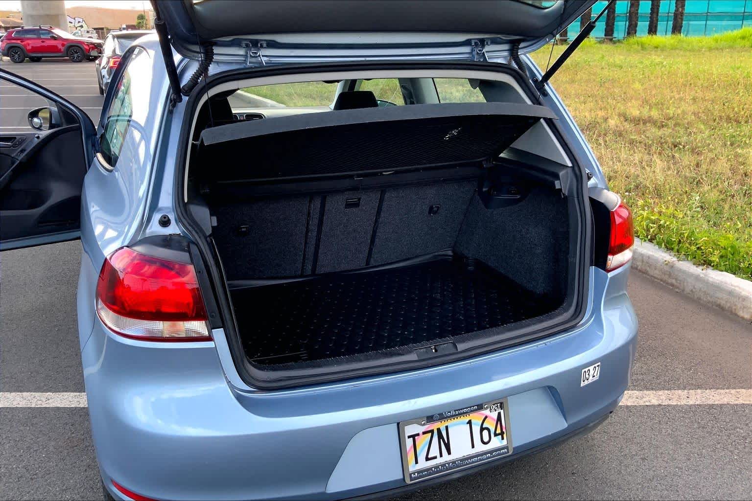 Thumbnail: 2011 Volkswagen Golf - 17