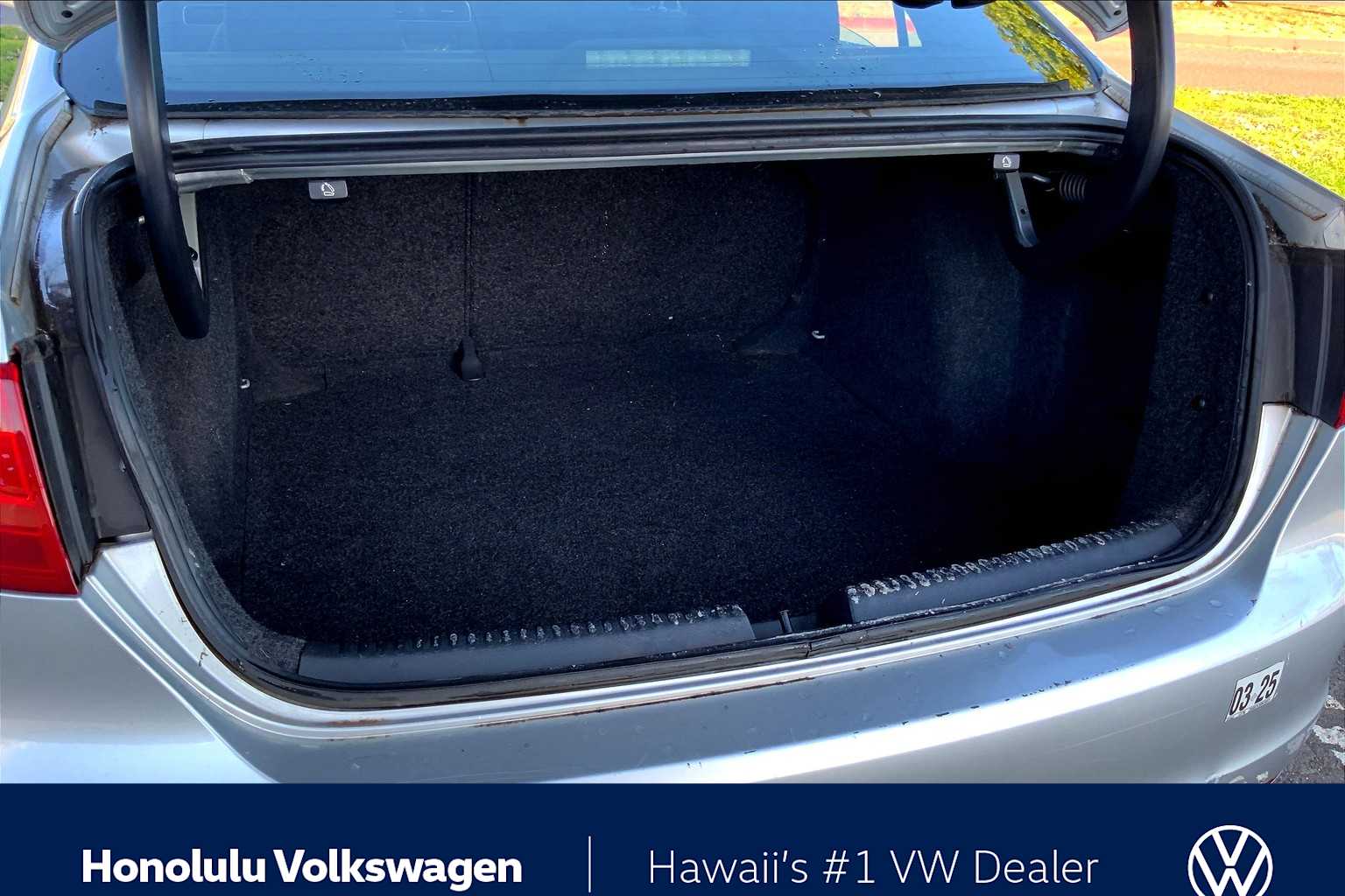 Thumbnail: 2013 Volkswagen Jetta - 17
