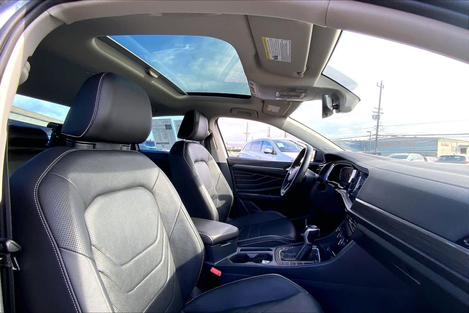 Thumbnail: 2023 Volkswagen Jetta - 30