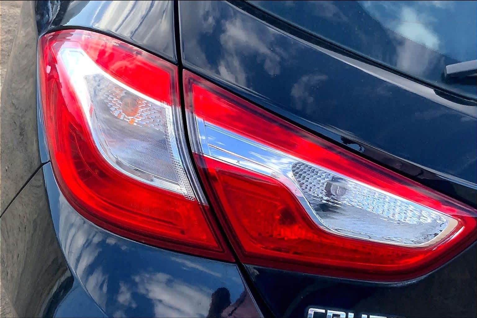 Thumbnail: 2017 Chevrolet Cruze - 31