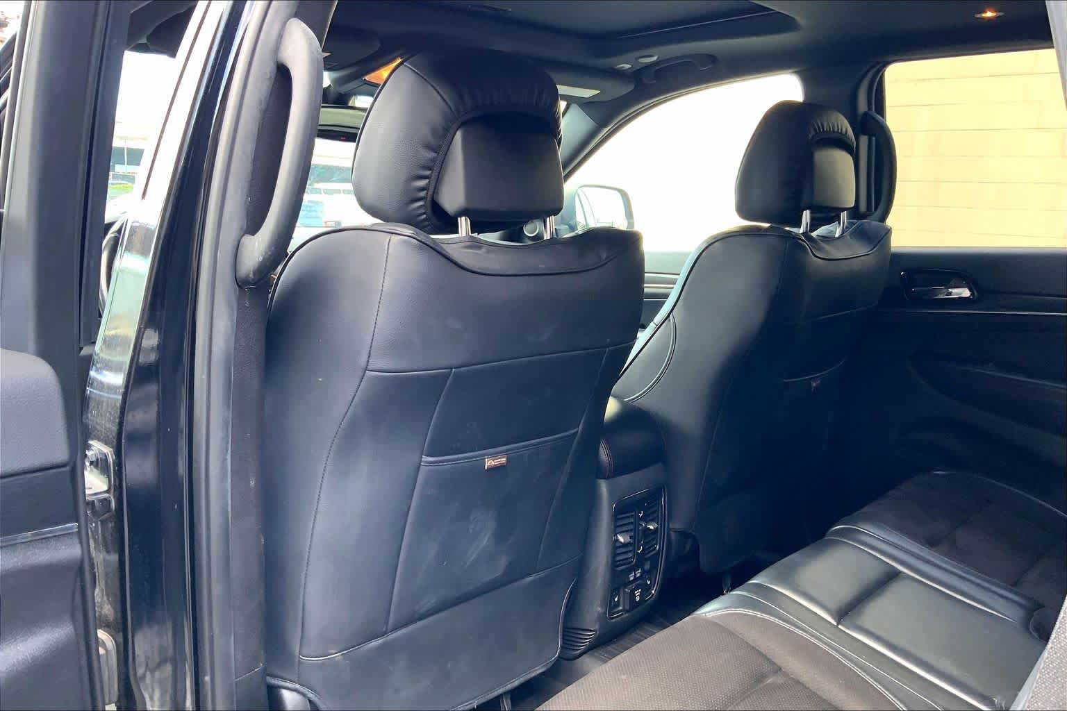 Thumbnail: 2020 Jeep Grand Cherokee - 12