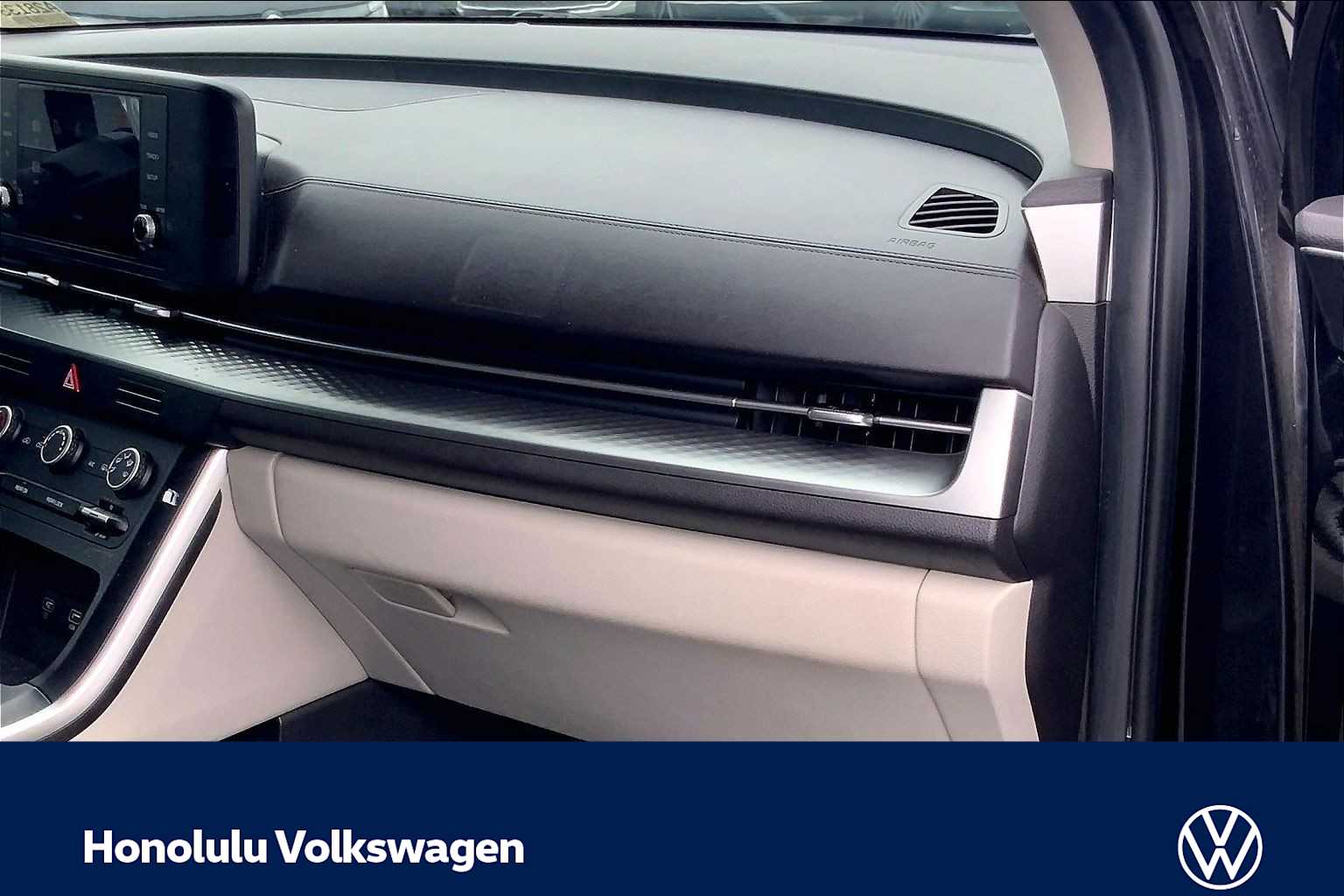 Thumbnail: 2023 Kia Carnival - 23