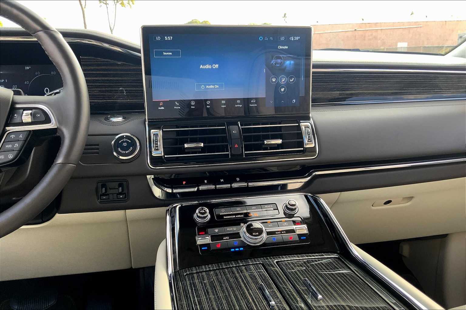 Thumbnail: 2022 Lincoln Navigator - 14