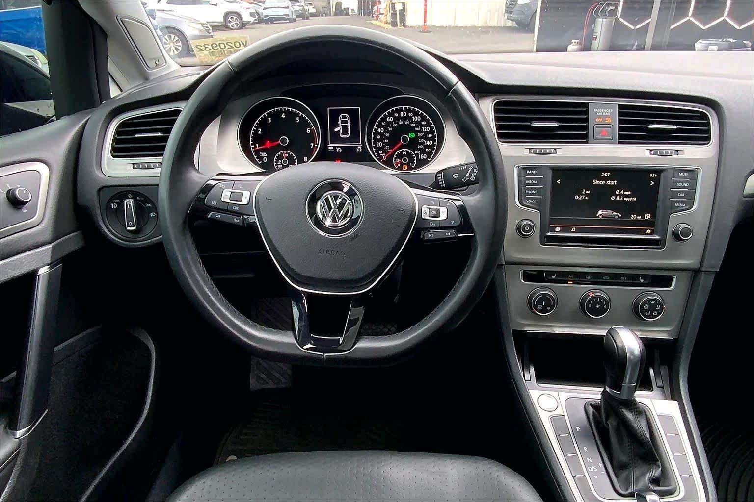Thumbnail: 2016 Volkswagen Golf - 14