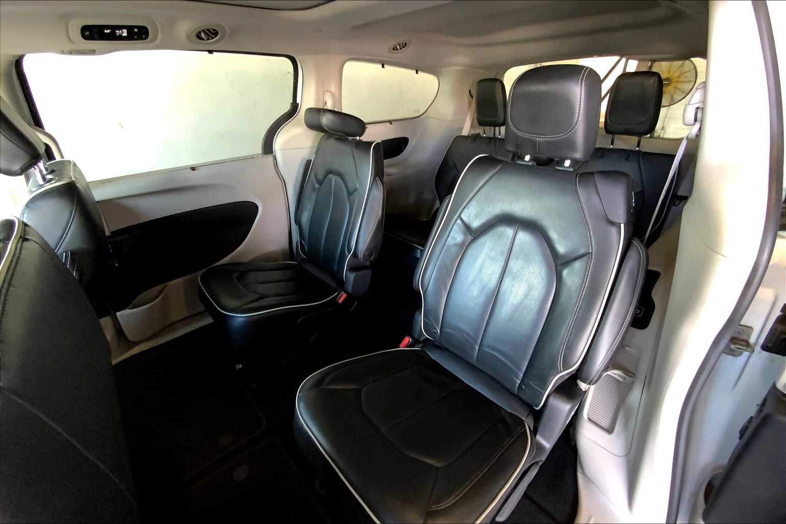 2022 Chrysler Pacifica Limited 28
