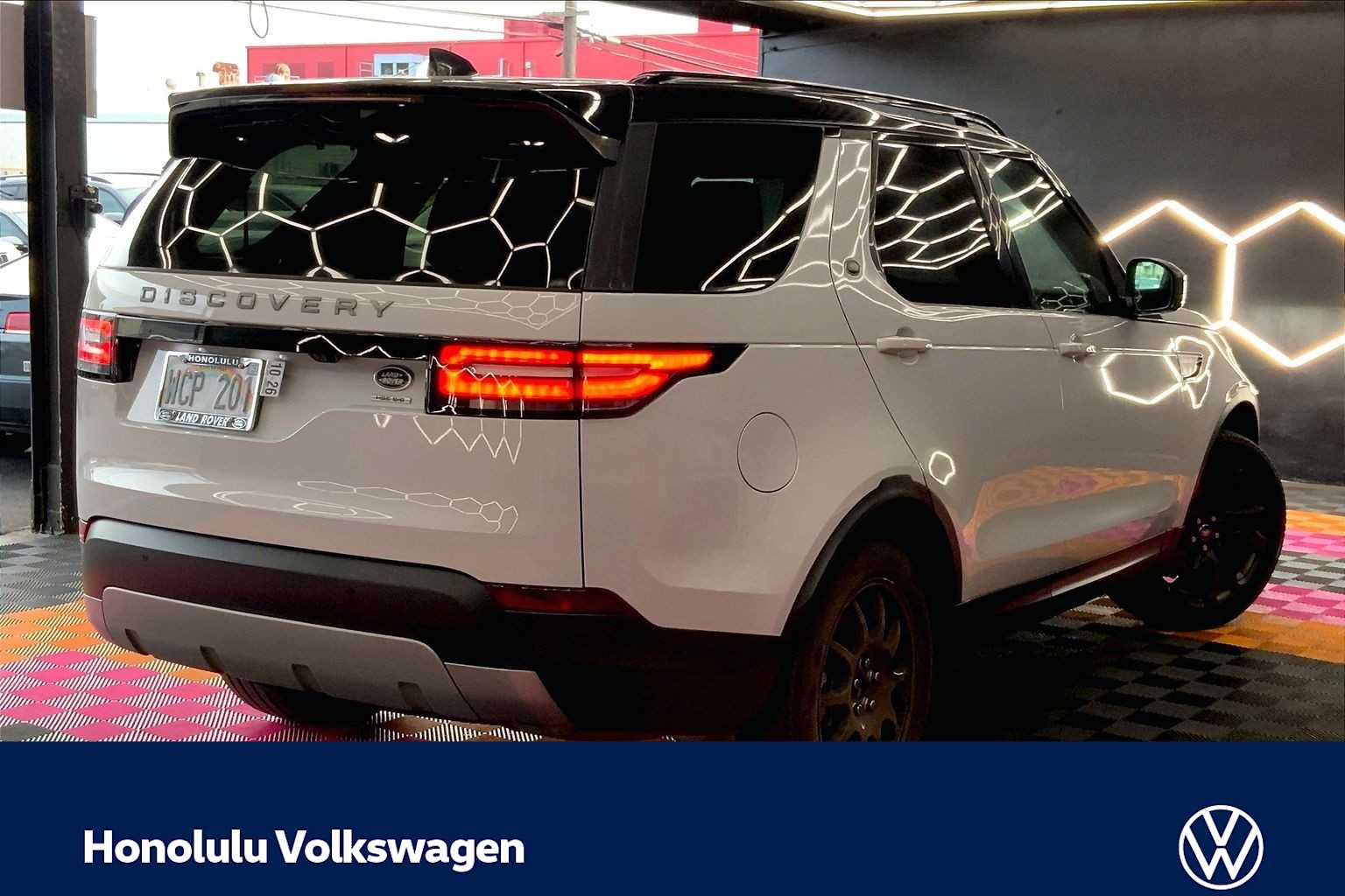 Thumbnail: 2020 Land Rover Discovery - 22