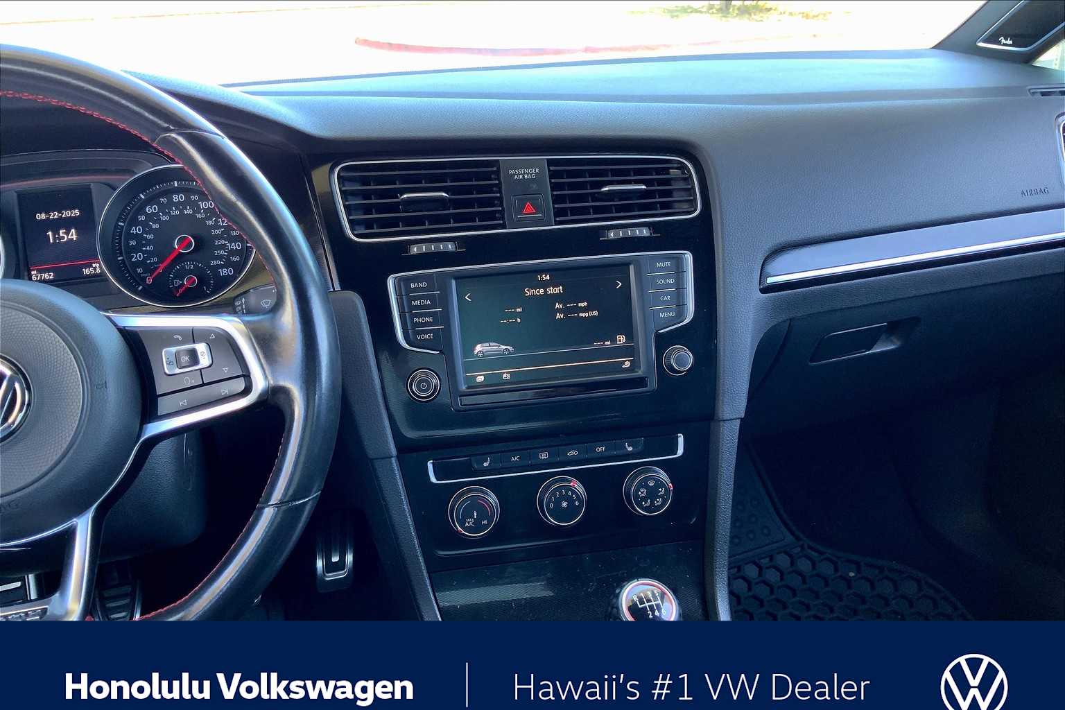 Thumbnail: 2017 Volkswagen Golf - 14