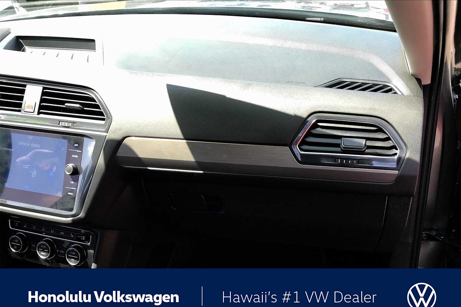 Thumbnail: 2018 Volkswagen Tiguan - 16