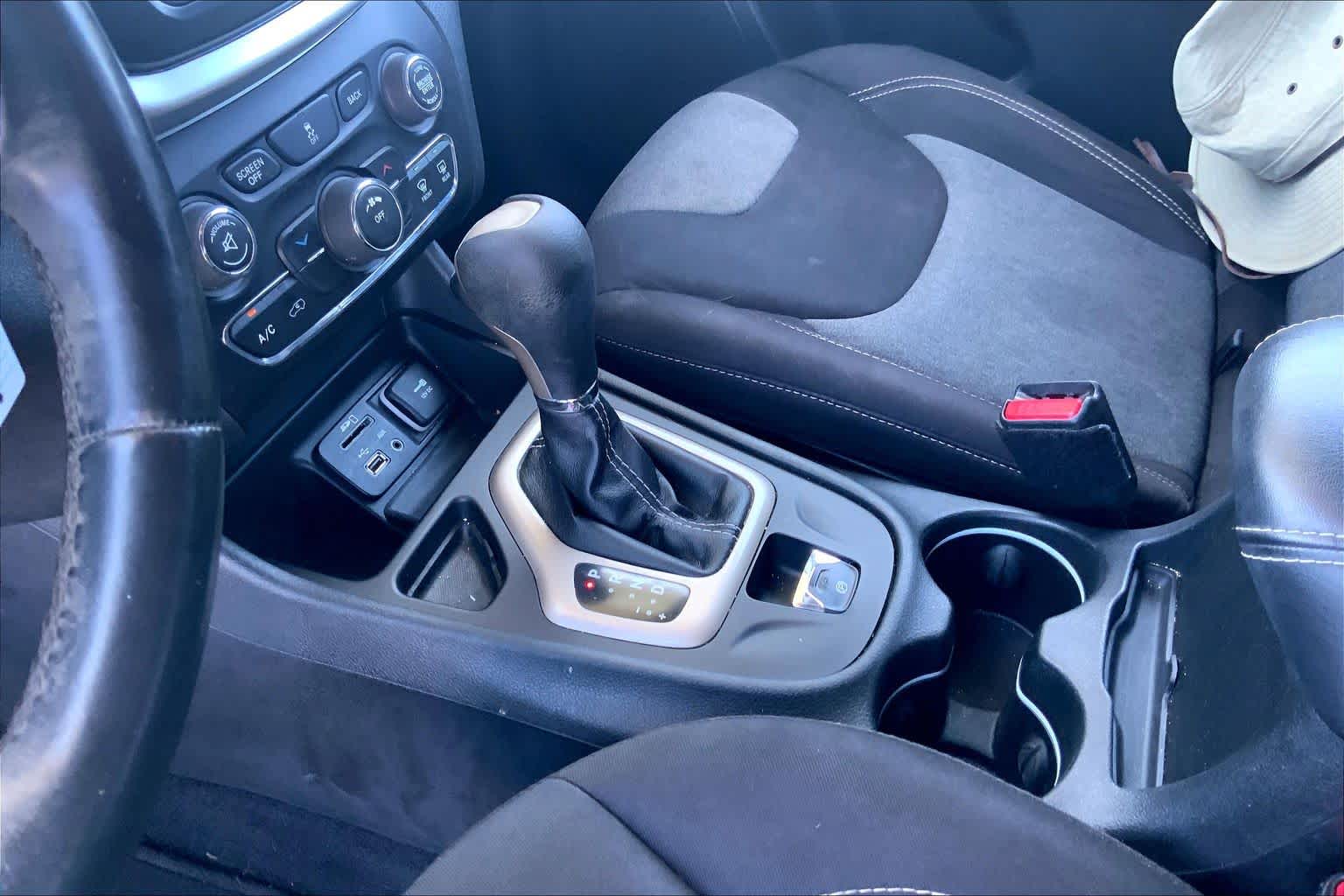 Thumbnail: 2014 Jeep Cherokee - 16