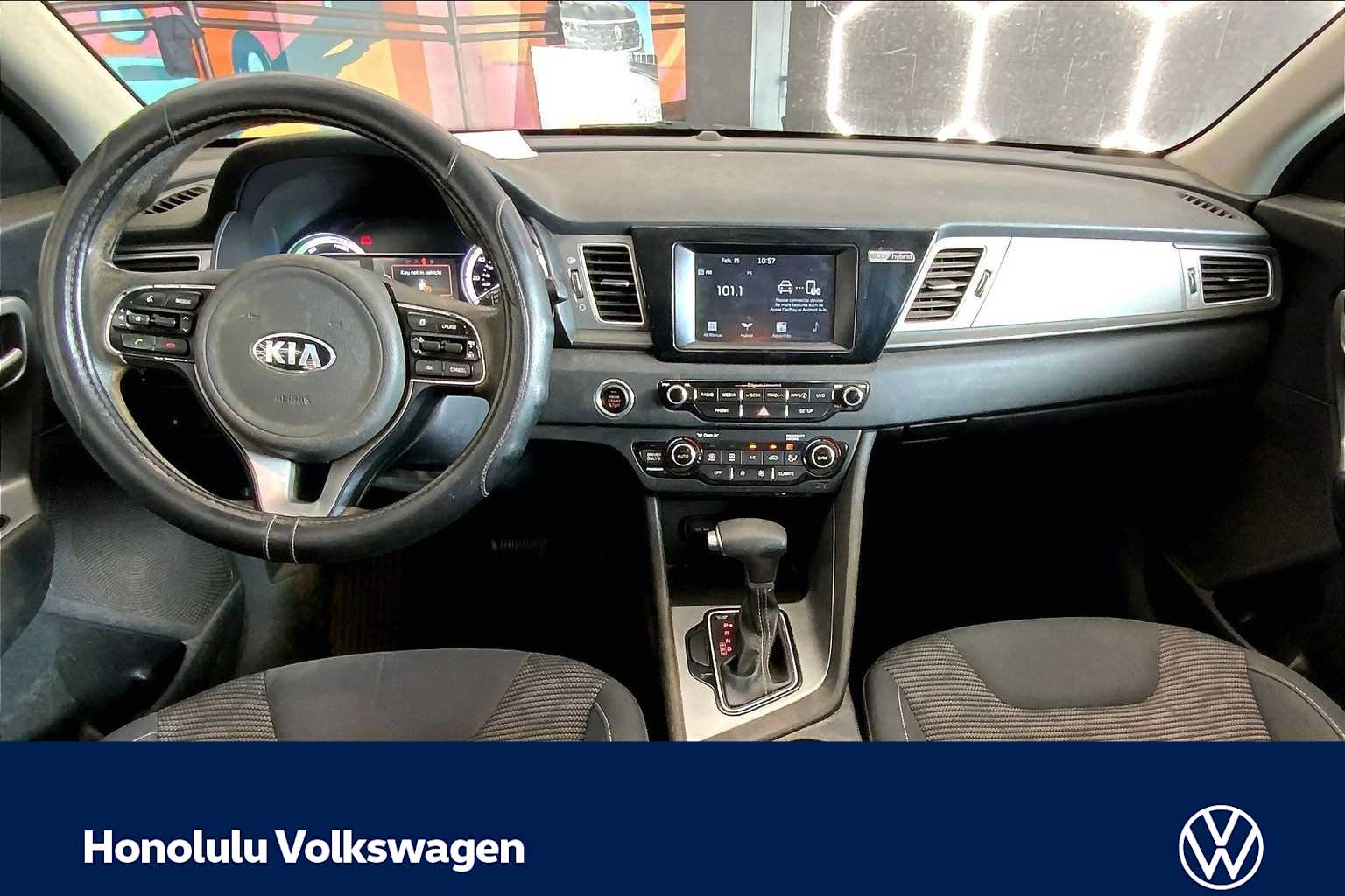 Thumbnail: 2017 Kia Niro - 9