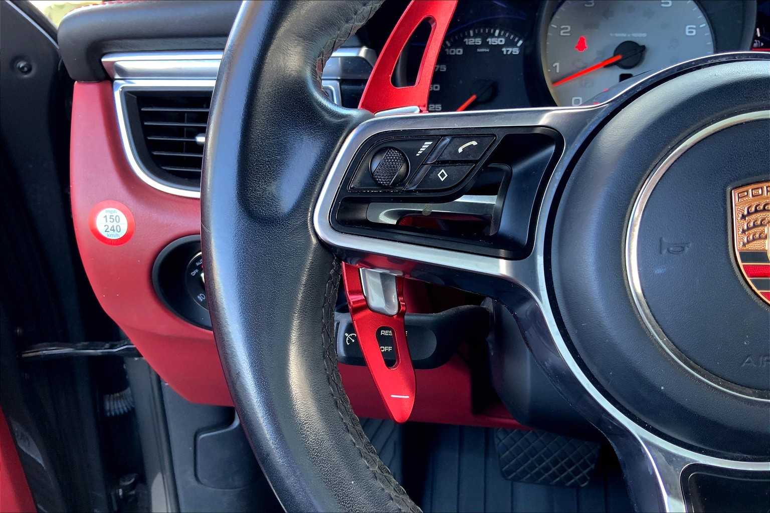 Thumbnail: 2015 Porsche Macan - 23