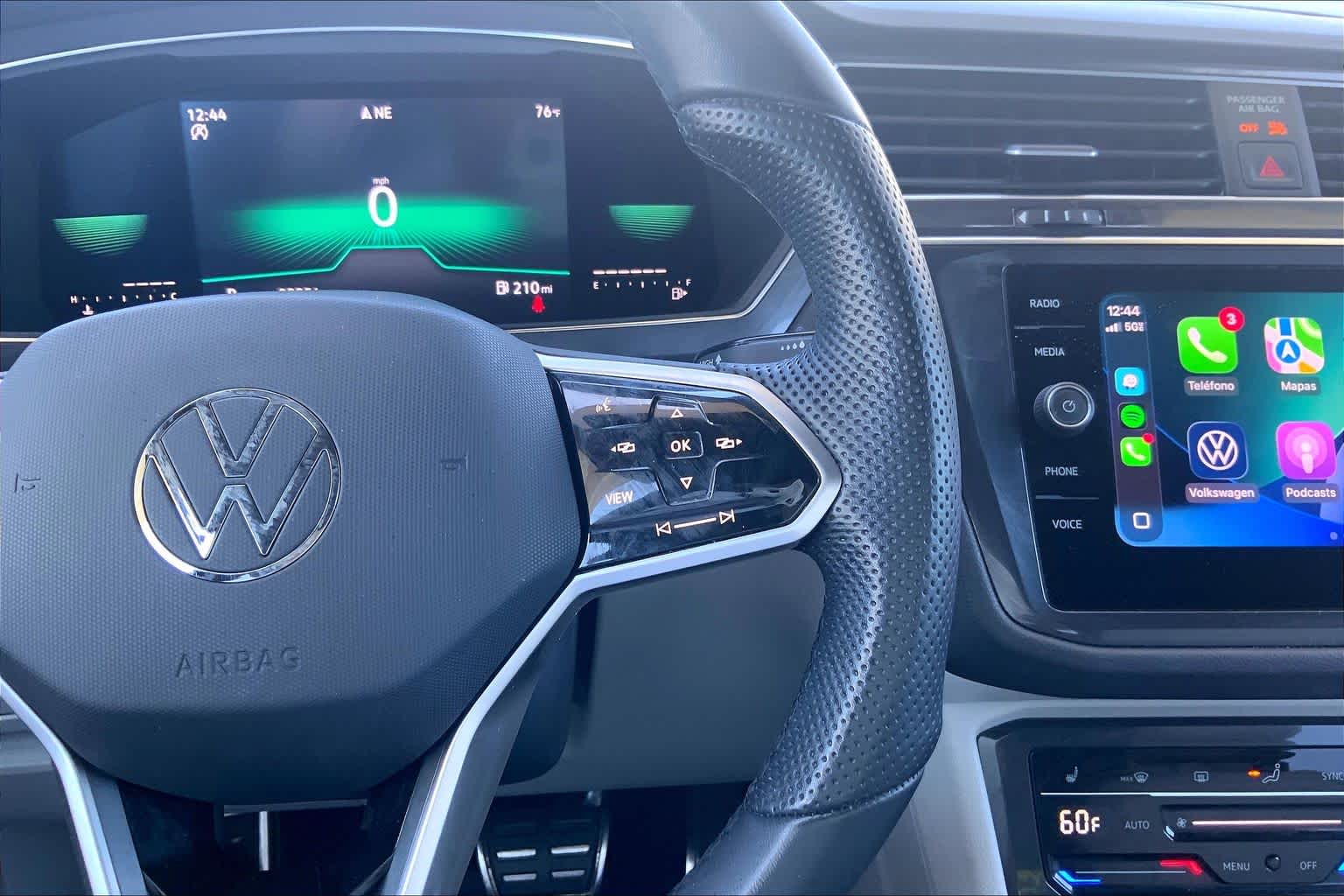 Thumbnail: 2022 Volkswagen Tiguan - 25