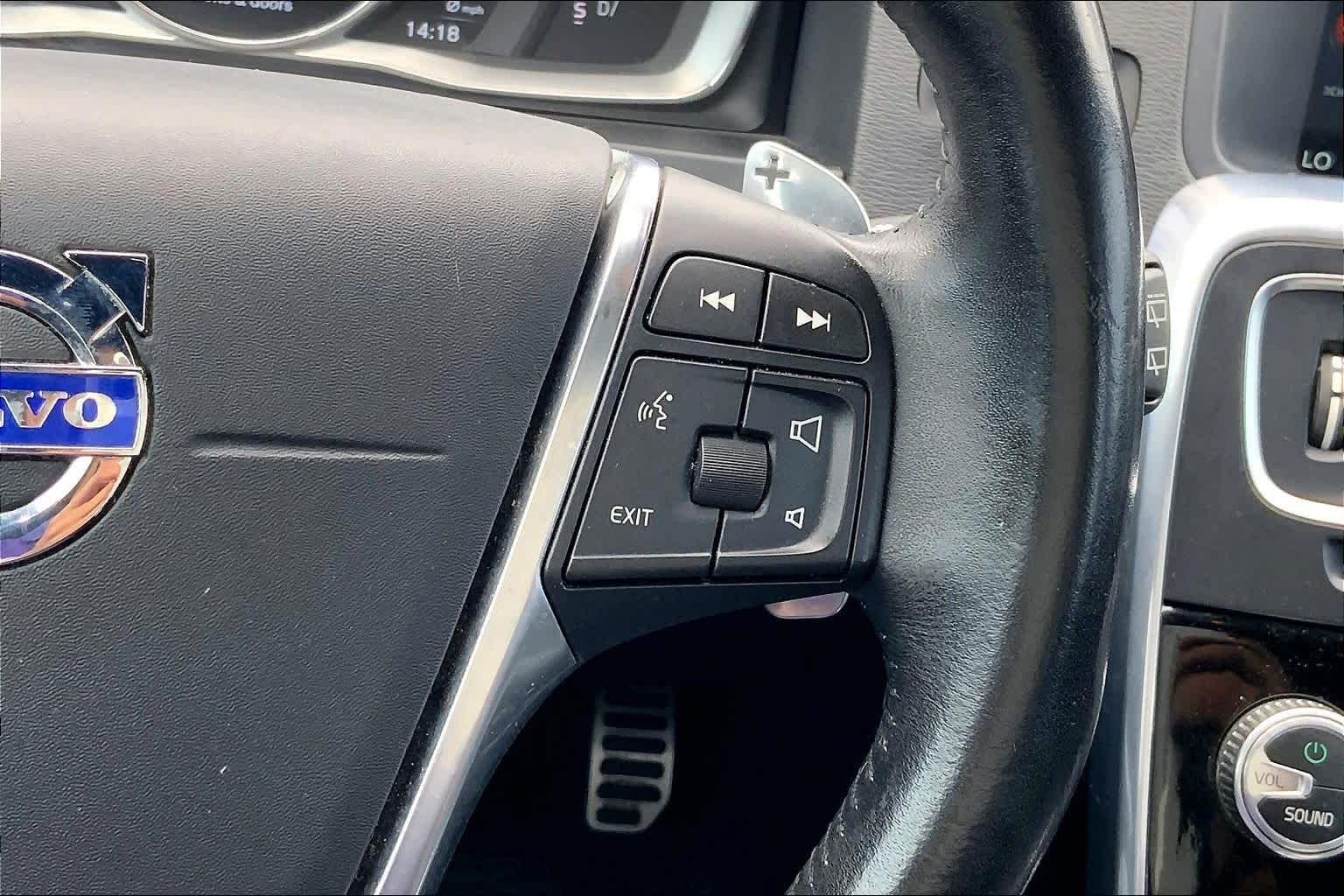 Thumbnail: 2016 Volvo V60 - 25