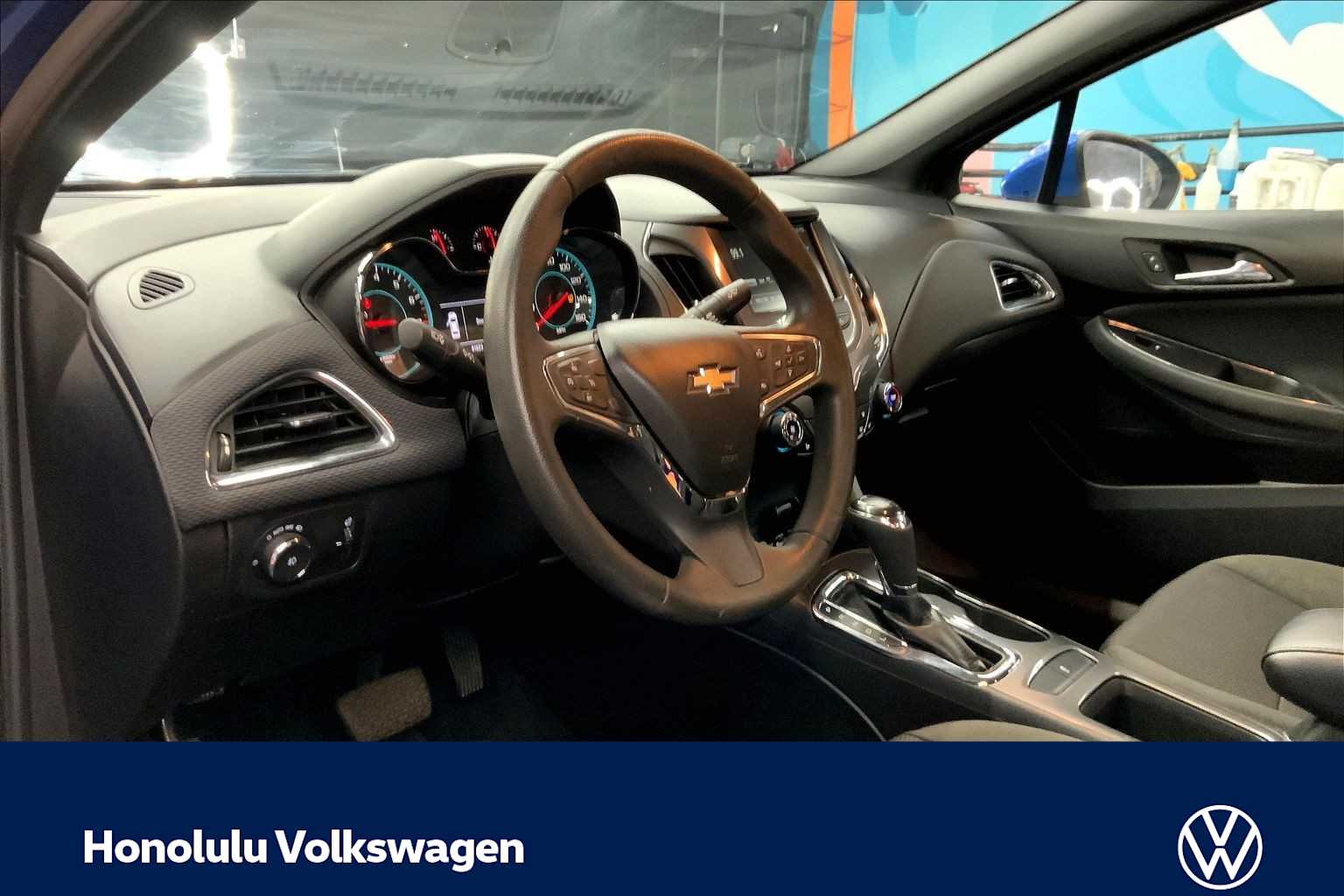 Used 2017 Chevrolet Cruze LT with VIN 1G1BE5SM5H7136739 for sale in Honolulu, HI