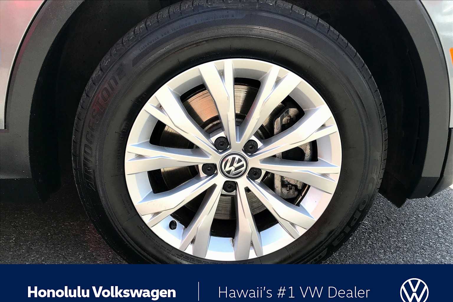 Thumbnail: 2018 Volkswagen Tiguan - 8