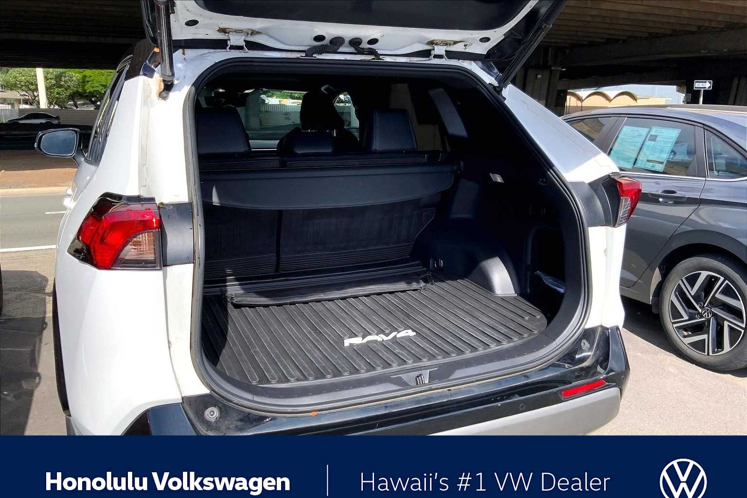 Thumbnail: 2023 Toyota RAV4 - 17