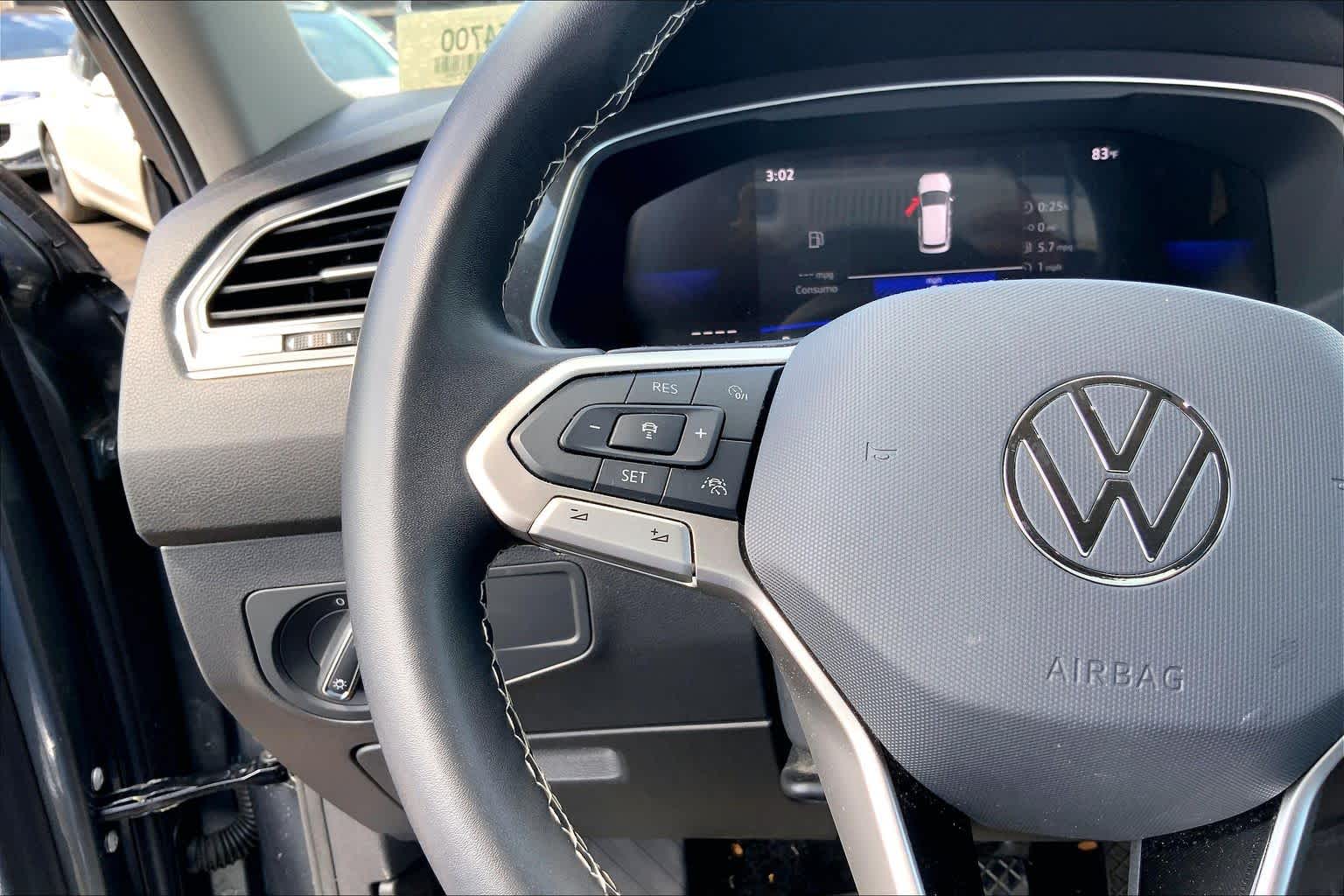 Thumbnail: 2024 Volkswagen Tiguan - 24