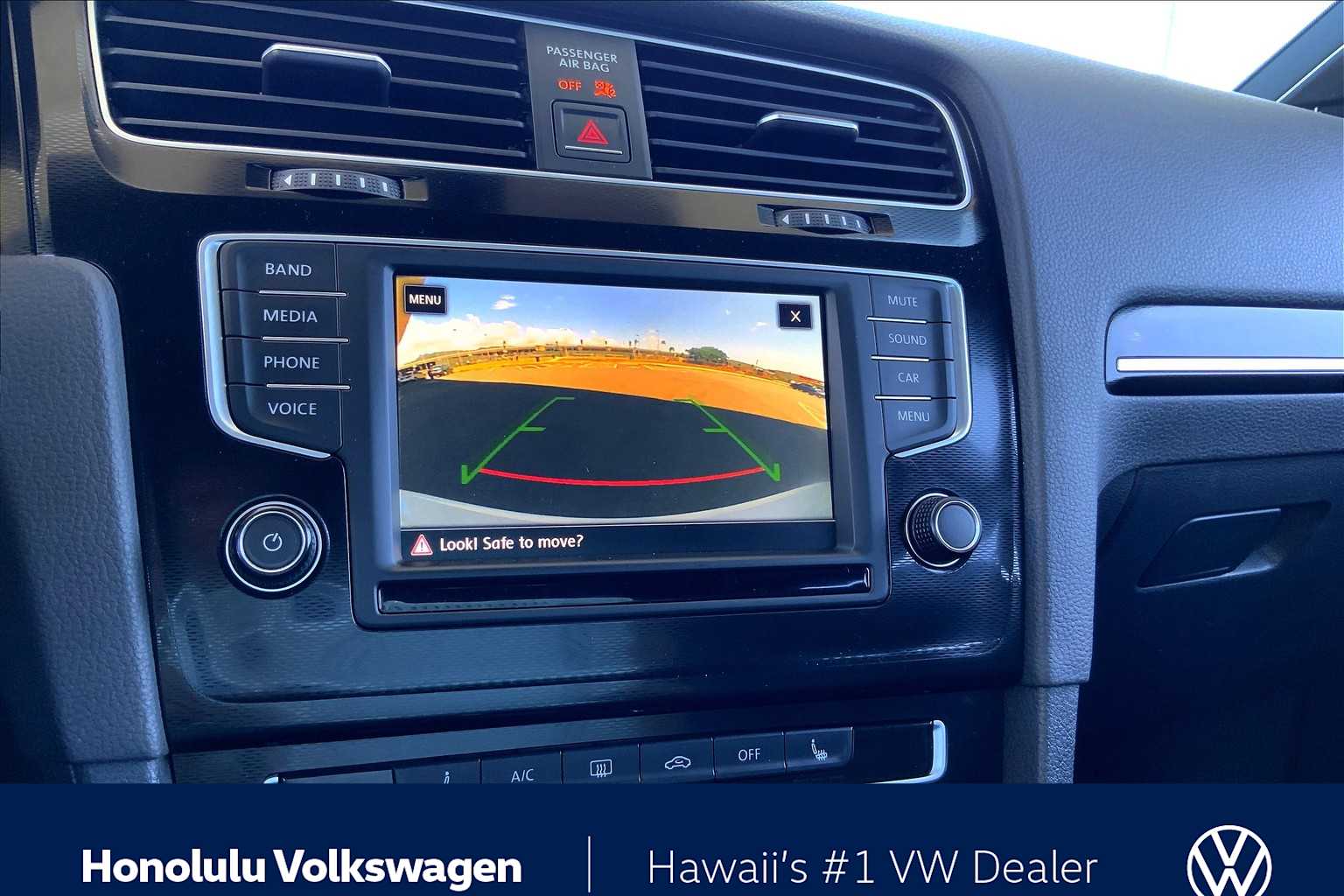 Thumbnail: 2017 Volkswagen Golf - 25