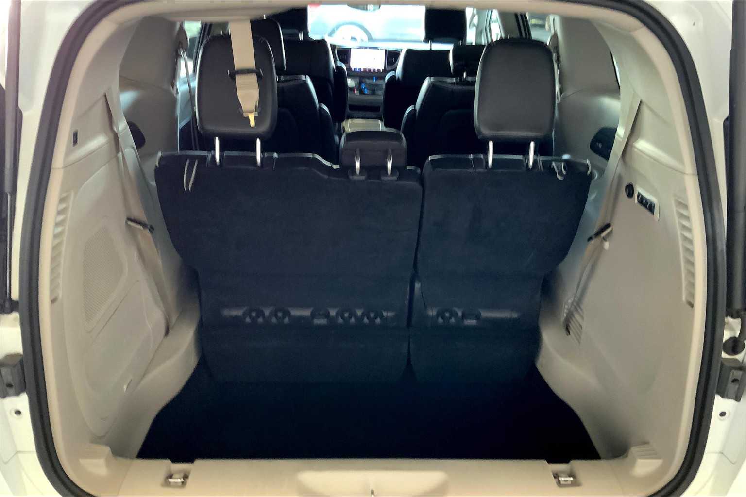 2022 Chrysler Pacifica Limited 17