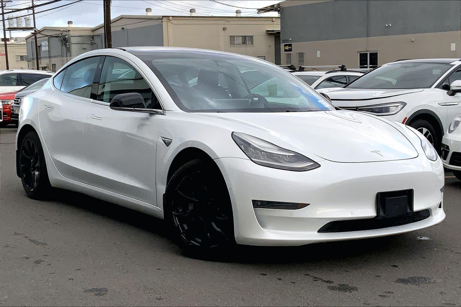 Thumbnail: 2020 Tesla Model 3 - 21