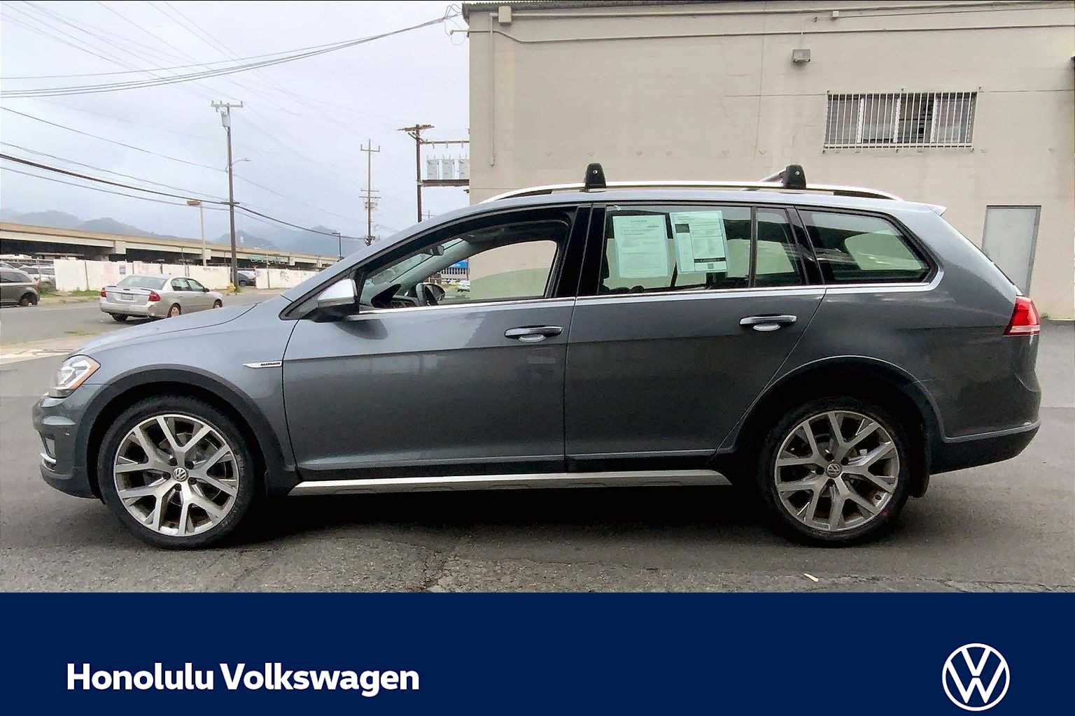 Thumbnail: 2019 Volkswagen Golf - 3