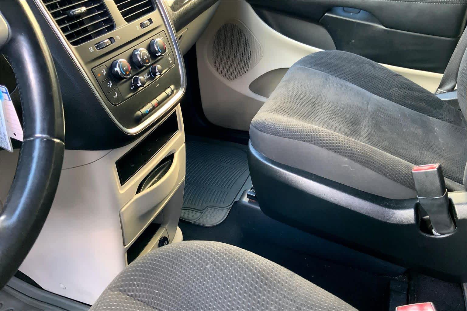 Thumbnail: 2019 Dodge Grand Caravan - 16