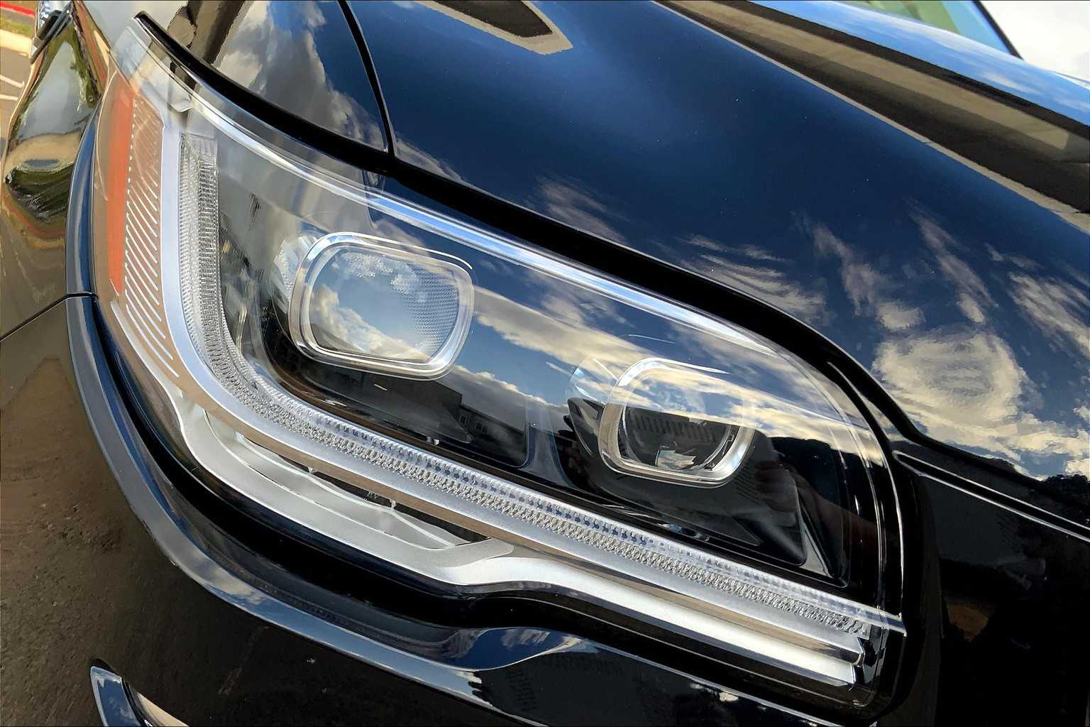 Thumbnail: 2022 Lincoln Navigator - 30