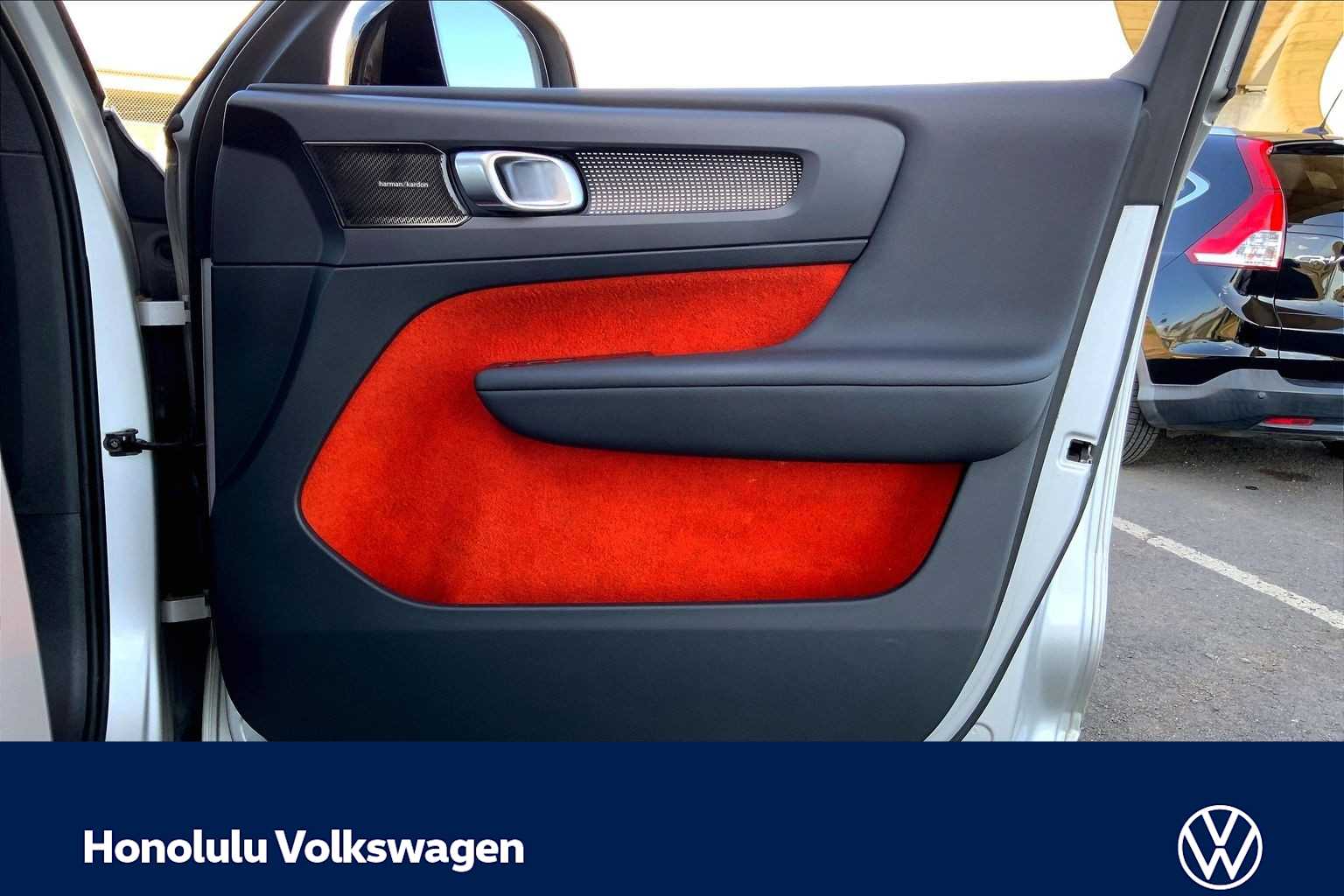 Thumbnail: 2019 Volvo XC40 - 27