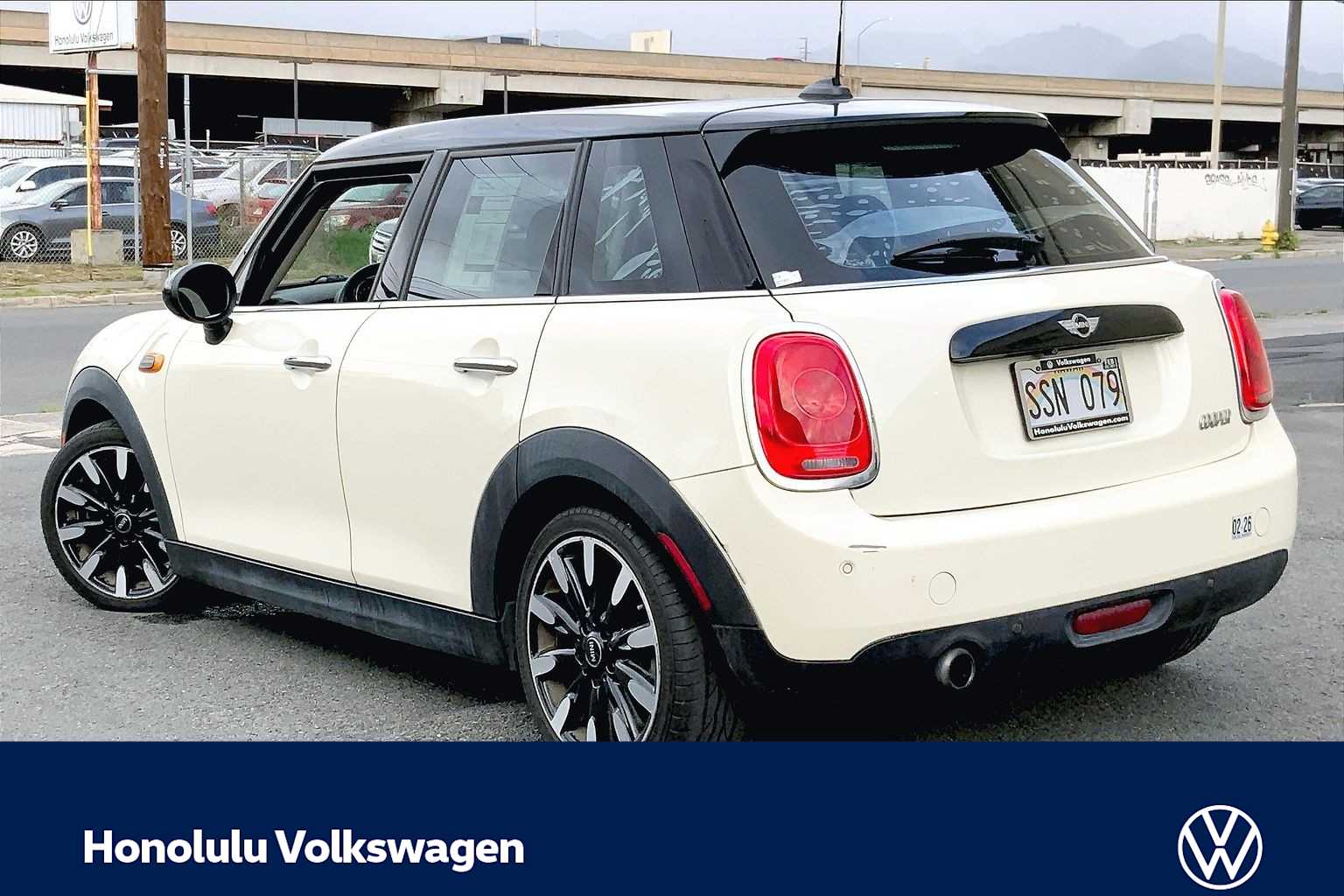 Thumbnail: 2017 MINI Cooper Hardtop - 4