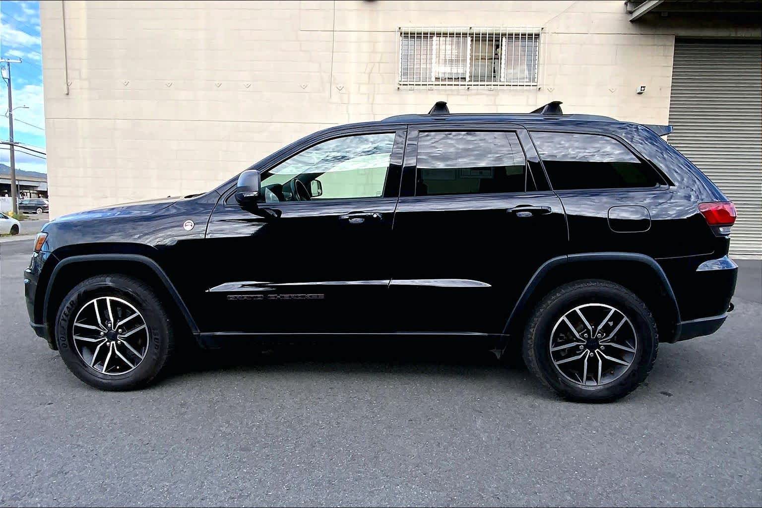 Thumbnail: 2020 Jeep Grand Cherokee - 3