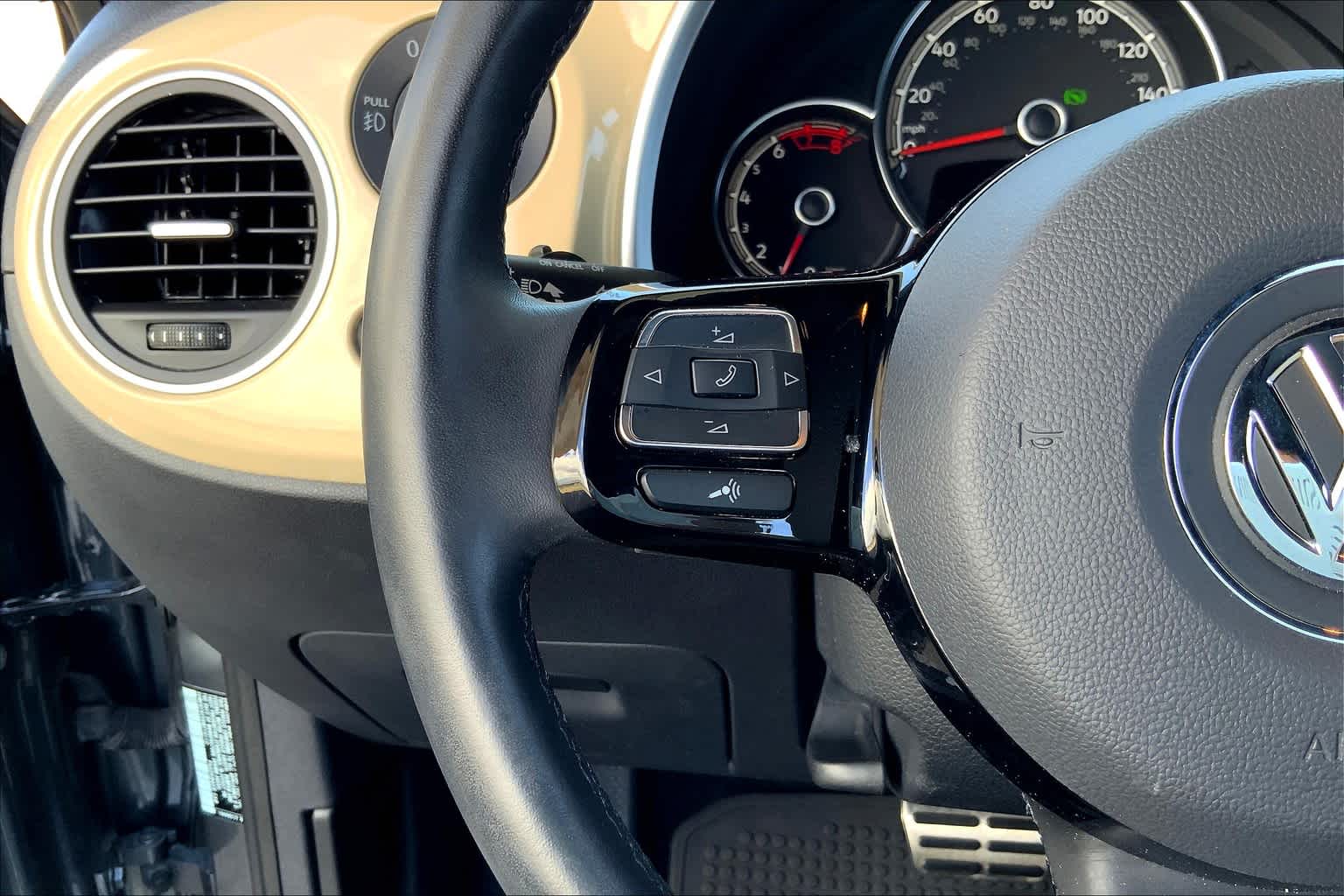 Thumbnail: 2019 Volkswagen Beetle - 22