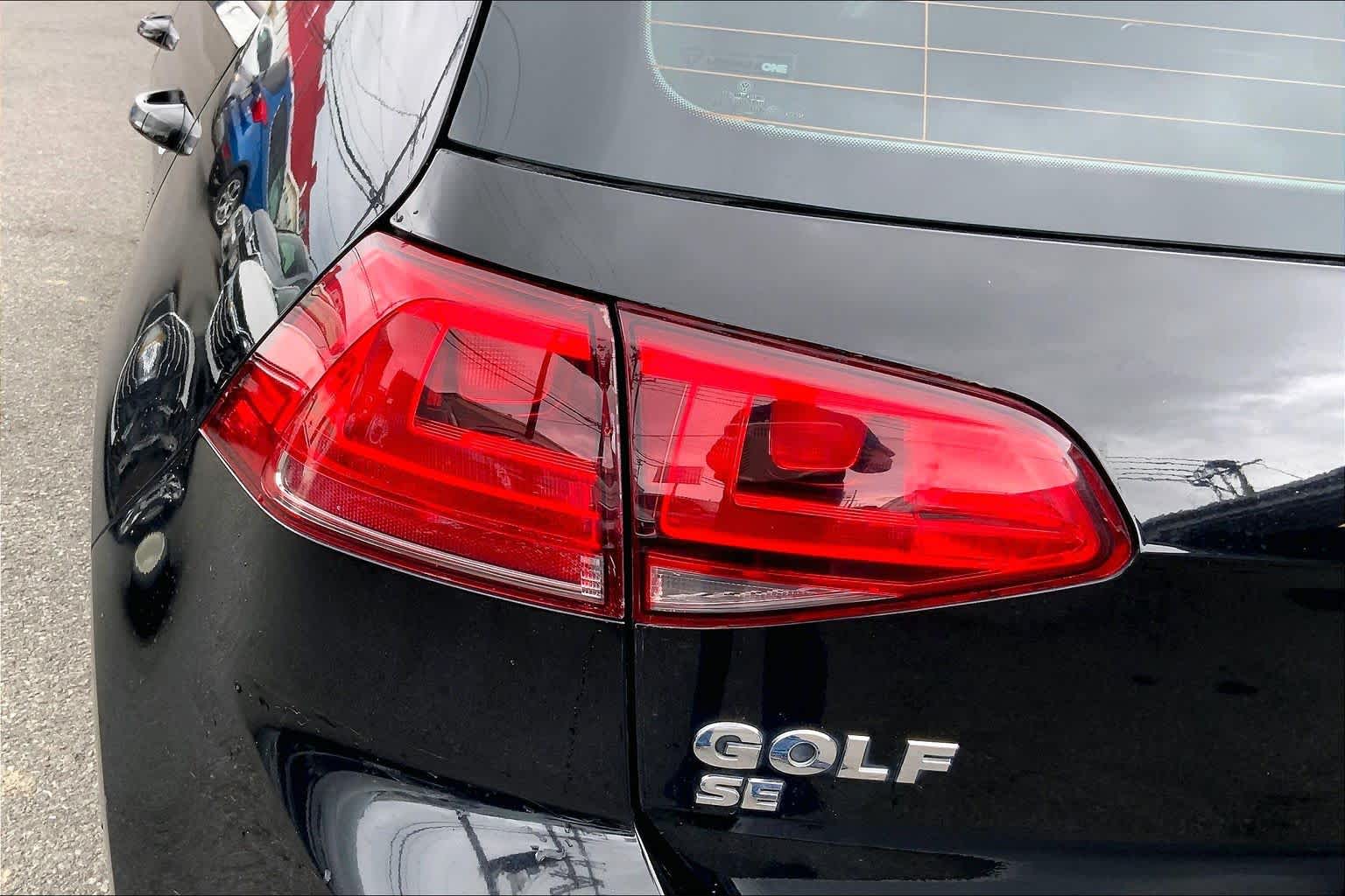 Thumbnail: 2016 Volkswagen Golf - 32